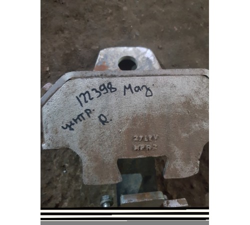 Опора двигателя центральная правая