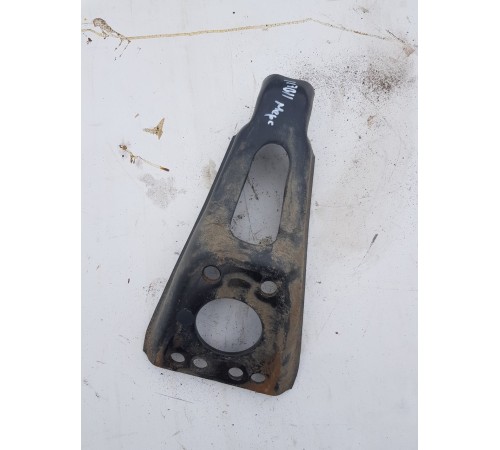 Кронштейн амортизатора передний