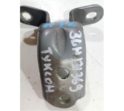 Петля двери задняя левая (нижняя)