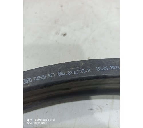 Уплотнитель капота