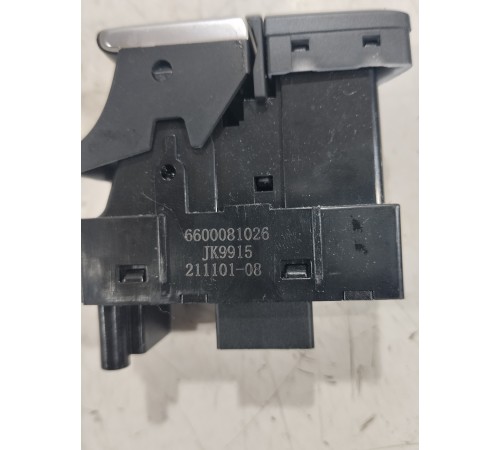 Кнопка фиксатора стояночного тормоза