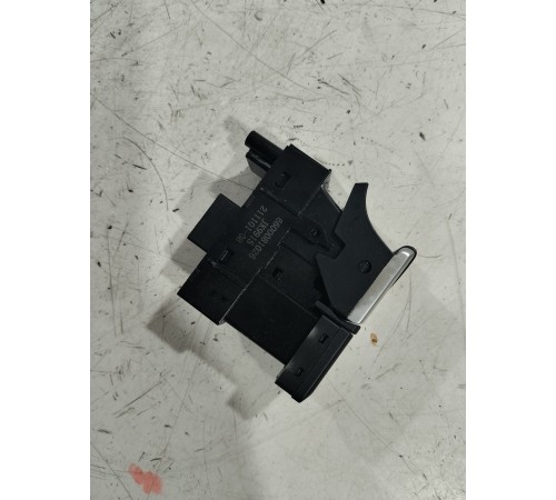 Кнопка фиксатора стояночного тормоза