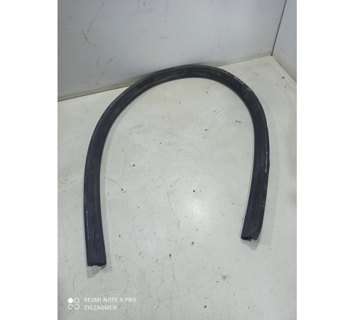 Уплотнитель капота