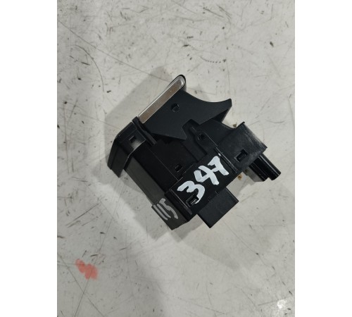 Кнопка фиксатора стояночного тормоза