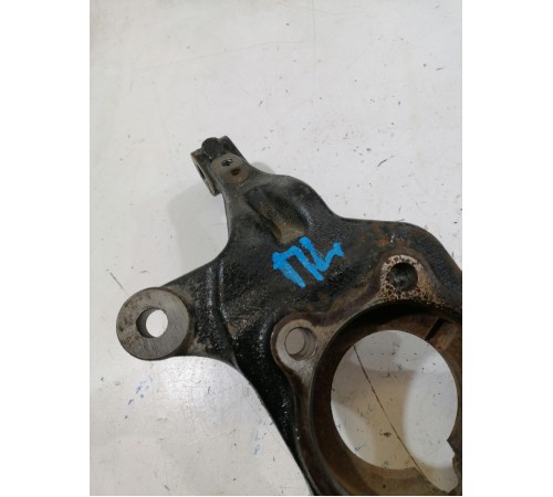 Кулак поворотный передний левый