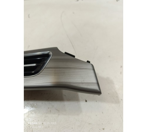 Дефлектор воздушный левый