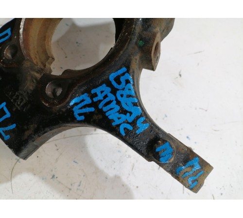 Кулак поворотный передний левый