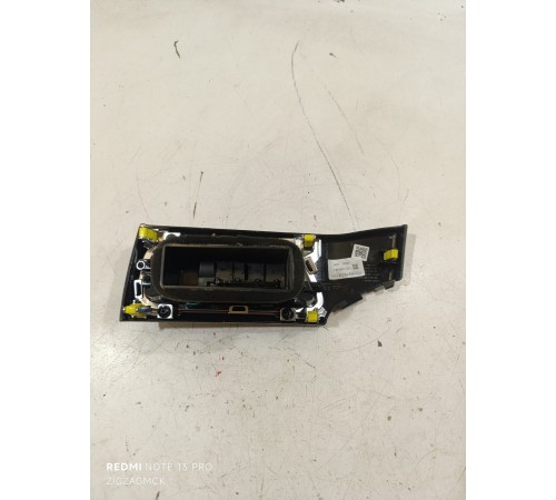 Дефлектор воздушный левый