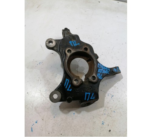 Кулак поворотный передний левый