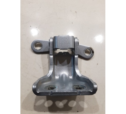 Петля двери(задняя правая верхняя)