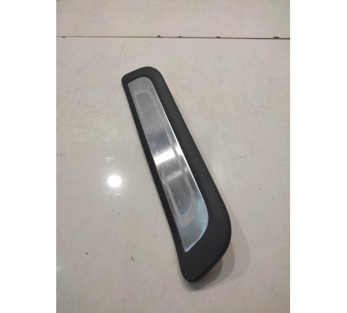 Декоративная накладка порога (задняя левая)