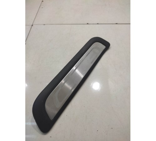 Декоративная накладка порога (задняя левая)