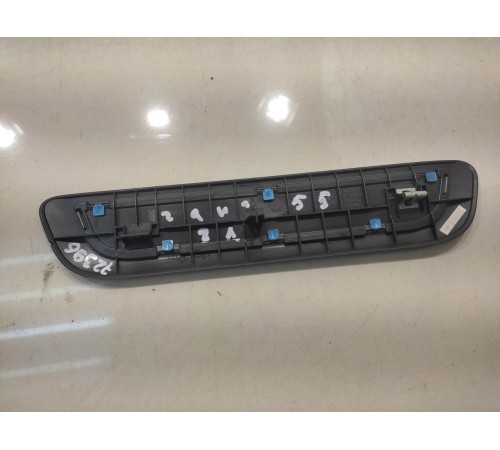 Декоративная накладка порога (задняя левая)