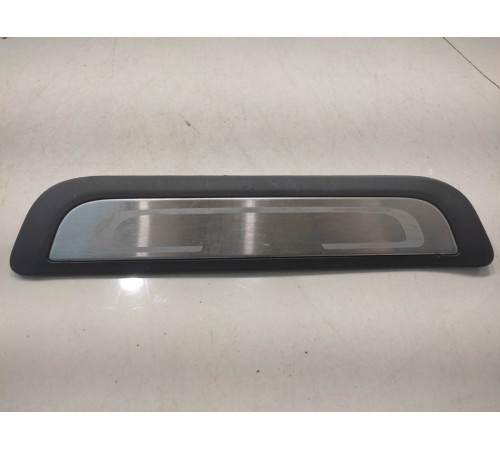 Декоративная накладка порога (задняя левая)