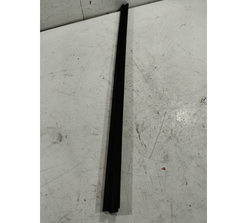 Уплотнитель стекла (передний правый внутренний)