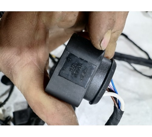 Электропроводка двери передняя левая