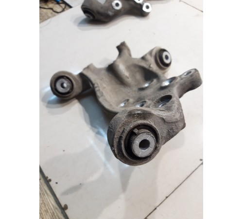 Кулак поворотный (задний, правый)