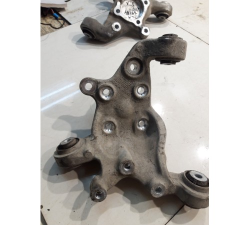 Кулак поворотный (задний, правый)