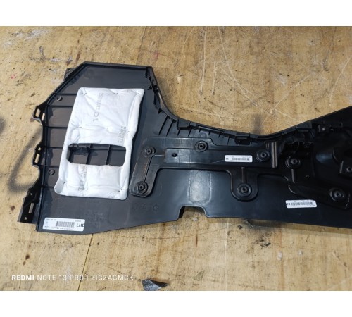 Накладка центральной консоли (правая)