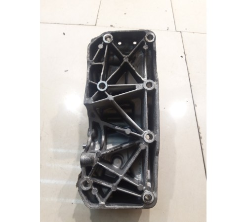 Кронштейн генератора