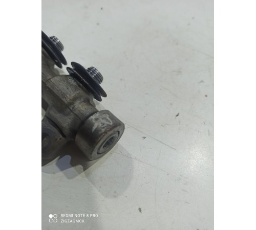 Топливная рампа правая