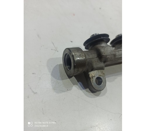 Топливная рампа правая