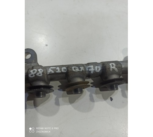 Топливная рампа правая