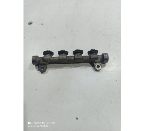 Топливная рампа правая