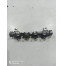 Топливная рампа правая