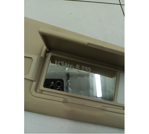 Козырек солнцезащитный правый