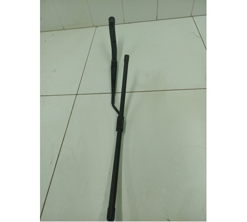 Поводок стеклоочистителя левый