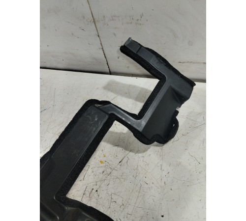 Пыльник радиатора накладка правый