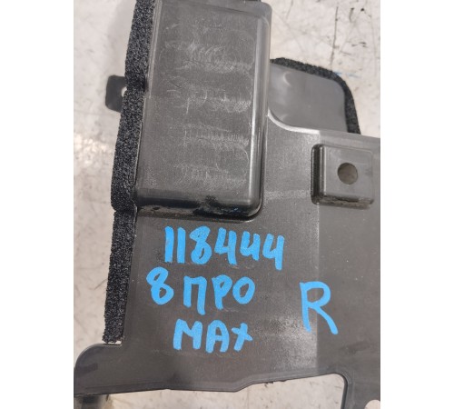 Пыльник радиатора накладка правый