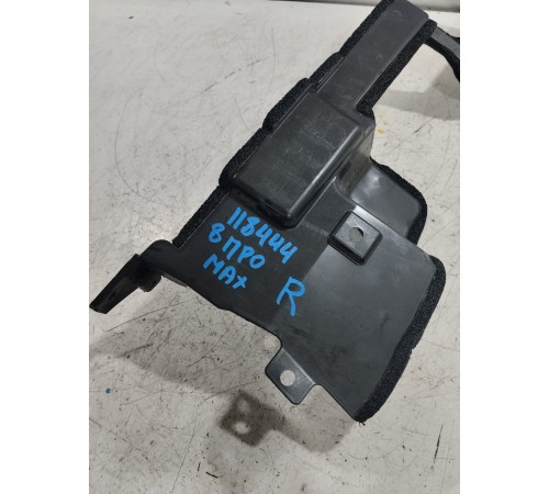 Пыльник радиатора накладка правый