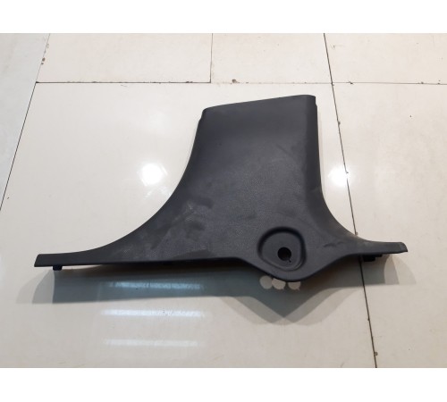 Обшивка центральной стойки (правая)