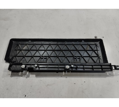 Пол багажника (задний правый)