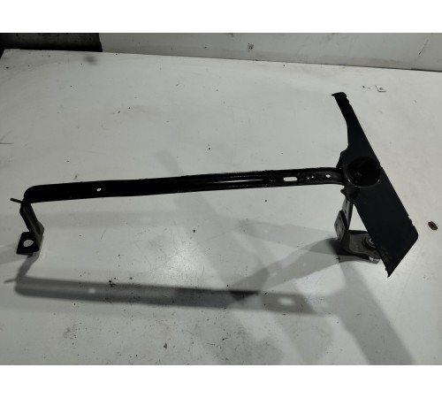 Крепление топливного бака