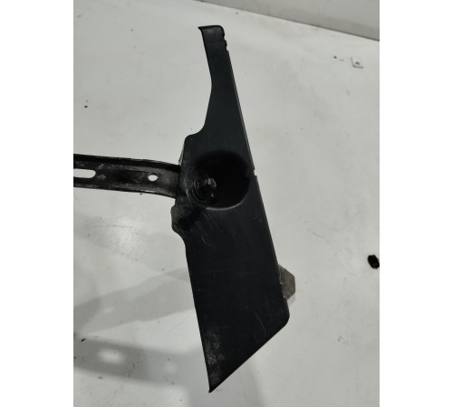 Крепление топливного бака