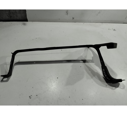 Крепление топливного бака