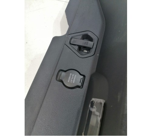 Накладка обшивки багажника левая