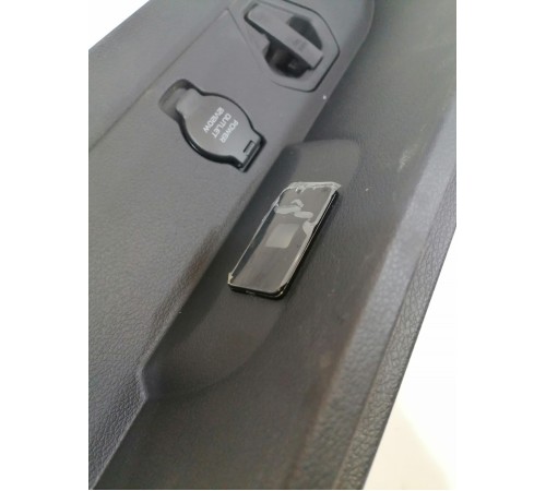 Накладка обшивки багажника левая