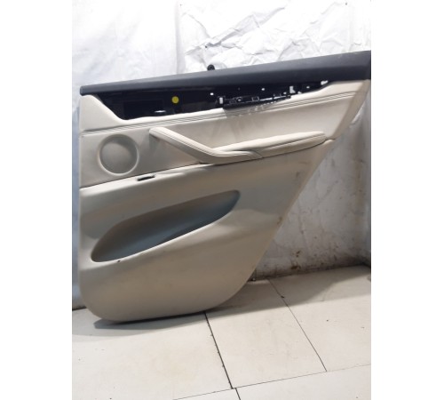 Обшивка двери (задняя, правая)