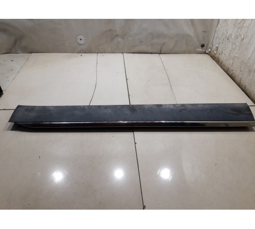 Молдинг (накладка) двери передняя правая