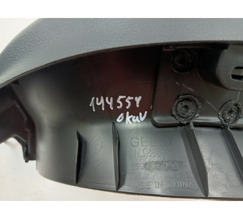 Обшивка крышки багажника правая