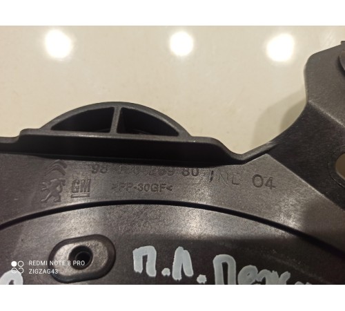 Крепление динамика(переднее левое)