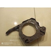 Крепление динамика(переднее левое)