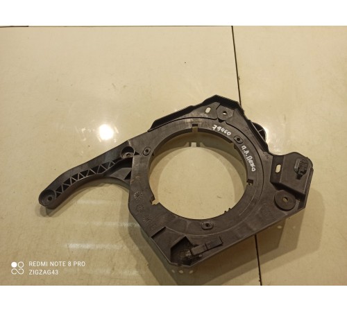 Крепление динамика(переднее левое)