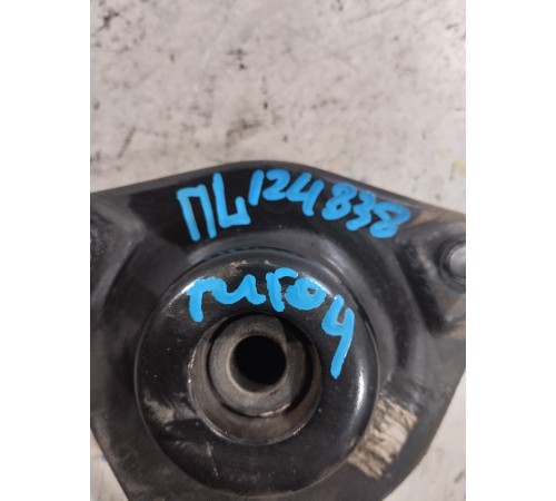 Опорник передней стойки левый