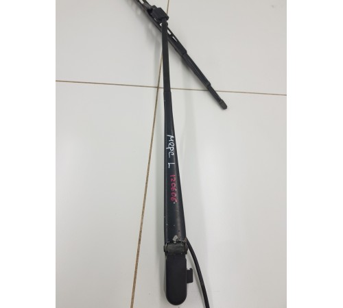 Поводок стеклоочистителя левый