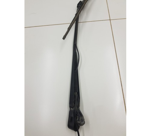 Поводок стеклоочистителя левый